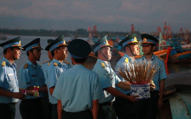 Trắng đêm chờ đón phi công Trần Quang Khải - Ảnh 5.