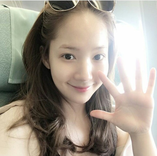 Park Min Young bị netizen tố nghiện thẩm mỹ khi xuất hiện với đôi mắt sưng vù tại sân bay - Ảnh 6.
