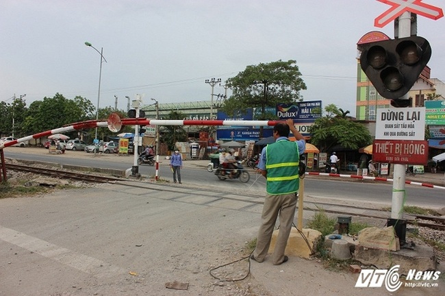 Ô tô bị tàu tông nát, 6 người chết: Hiện trường thay đổi sau một đêm - Ảnh 8.