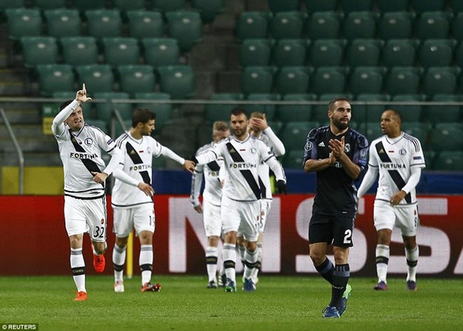 Ronaldo tịt ngòi, Real Madrid suýt thua trong cơn mưa bàn thắng - Ảnh 9.