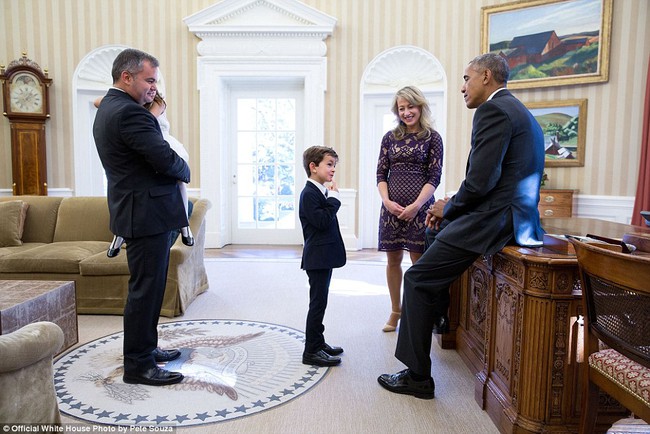 Những khoảnh khắc đầy cảm xúc của Tổng thống Barack Obama trong năm cuối cùng tại Nhà Trắng - Ảnh 32.