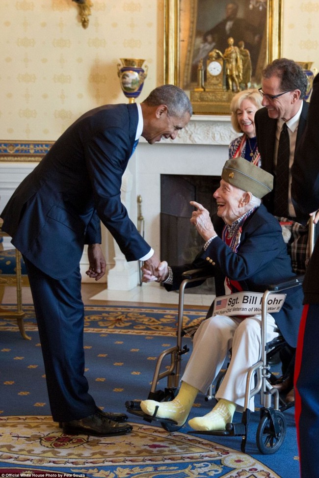 Những khoảnh khắc đầy cảm xúc của Tổng thống Barack Obama trong năm cuối cùng tại Nhà Trắng - Ảnh 33.