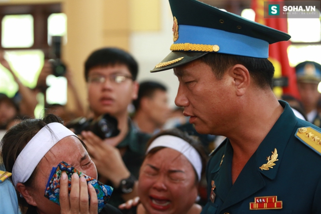 Những hình ảnh xúc động tại lễ hỏa táng Đại tá Trần Quang Khải - Ảnh 8.