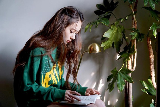 Krystal f(x) đ&atilde; từng rất xinh, nhưng giờ đ&acirc;y ng&agrave;y c&agrave;ng... giống đ&agrave;n &ocirc;ng? - Ảnh 12.