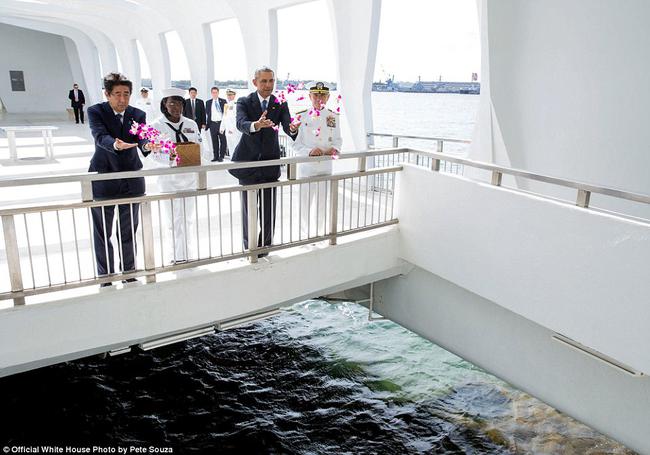 Những khoảnh khắc đầy cảm x&uacute;c của Tổng thống Barack Obama trong năm cuối c&ugrave;ng tại Nh&agrave; Trắng - Ảnh 36.
