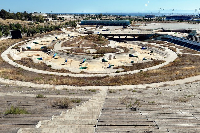 Khung cảnh hoang tàn tại các địa điểm từng diễn ra những màn thi đấu của các kỳ Olympic - Ảnh 8.