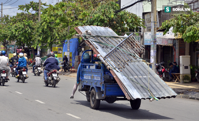 Người chạy xe ba gác chở cồng kềnh bật khóc khi bị CSGT thổi phạt - Ảnh 8.