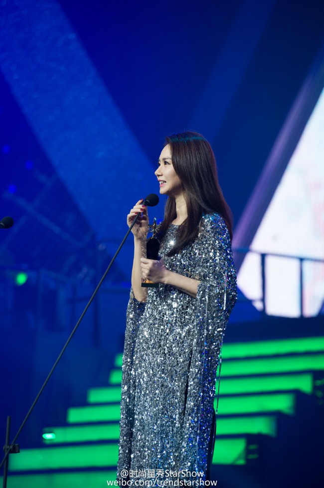 Trần Kiều Ân đọ sắc cùng dàn mỹ nhân, Hoa hậu Hồng Kông suýt vồ ếch trên thảm đỏ - Ảnh 12.
