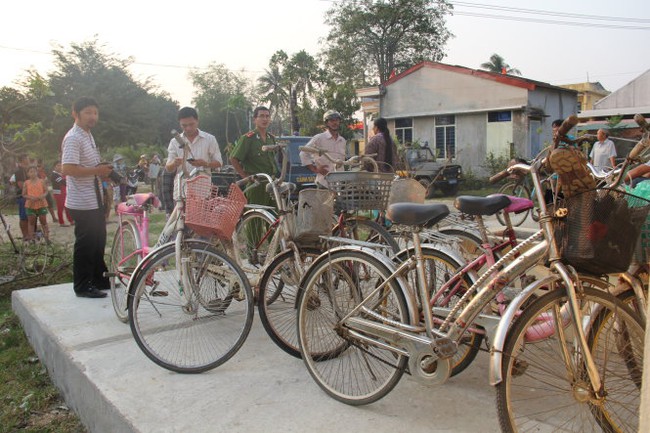 Tìm thấy 9 thi thể học sinh chết đuối, phụ huynh ngất xỉu - Ảnh 9.