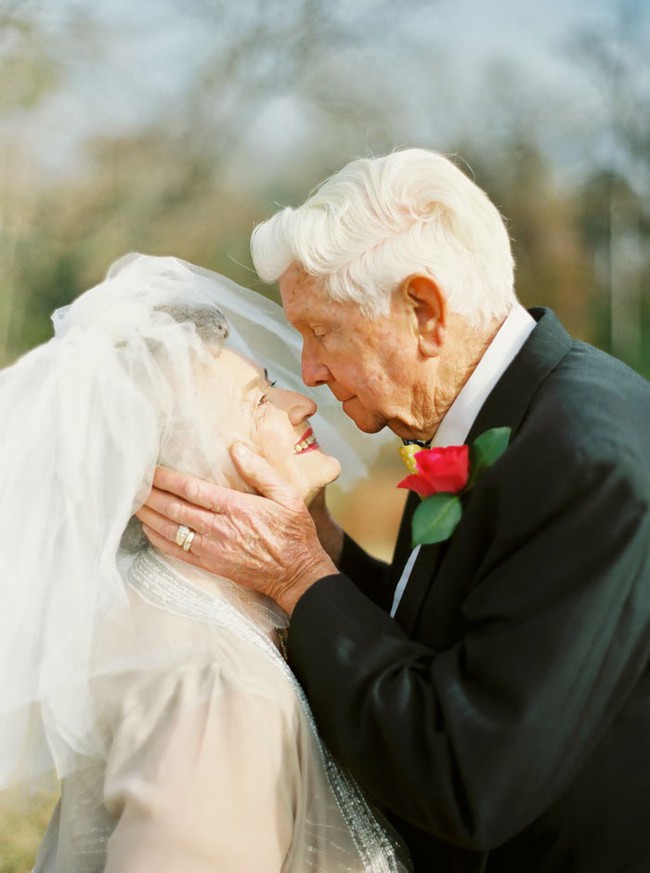 Ai cũng mong có một tình yêu hạnh phúc như hai cụ già trong bộ ảnh kỷ niệm 63 năm ngày cưới này! - Ảnh 9.