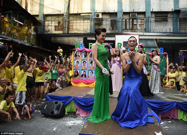 Tù nhân LGBT tại Philippines thả dáng trong cuộc thi sắc đẹp Hoa hậu hoàn vũ - Ảnh 1.