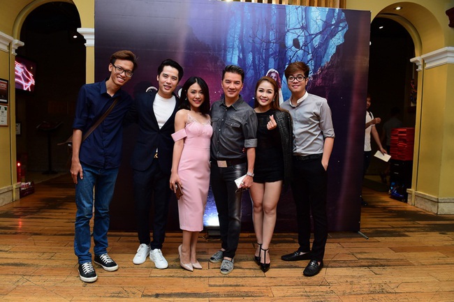 Đ&agrave;m Vĩnh Hưng h&ocirc;n mừng học tr&ograve; Ngọc Tr&acirc;m (The Voice) nh&acirc;n ng&agrave;y trở lại - Ảnh 13.