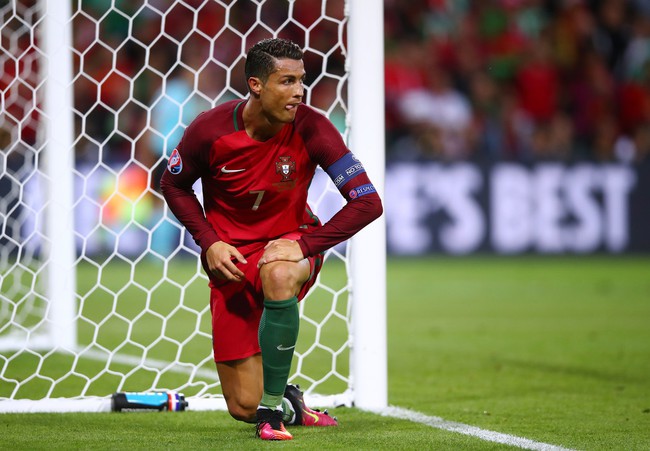 Ronaldo, h&atilde;y th&ocirc;i l&egrave;m b&egrave;m đi! - Ảnh 3.