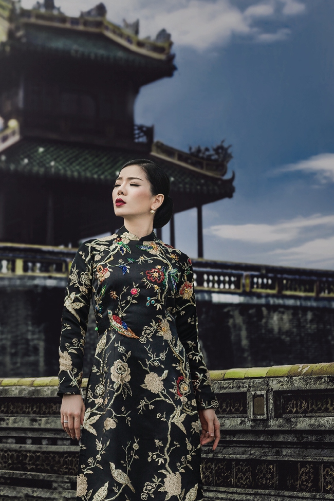 Lệ Quyên hoá gái Huế dịu dàng trong album nhạc Lam Phương - Ảnh 1.