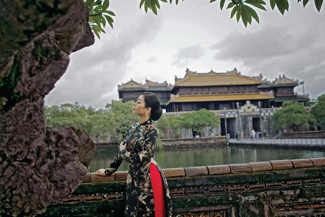 Lệ Quyên hoá gái Huế dịu dàng trong album nhạc Lam Phương - Ảnh 10.