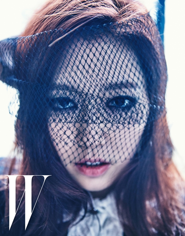 Park Shin Hye, Go Joon Hee và Victoria đọ vẻ quyến rũ trên tạp chí tháng 5 - Ảnh 2.