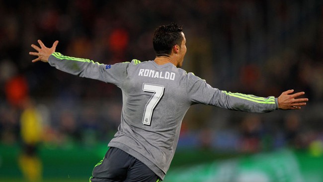 Ronaldo vượt Messi gi&agrave;nh giải B&agrave;n thắng đẹp nhất Champions League 2015/16 - Ảnh 2.