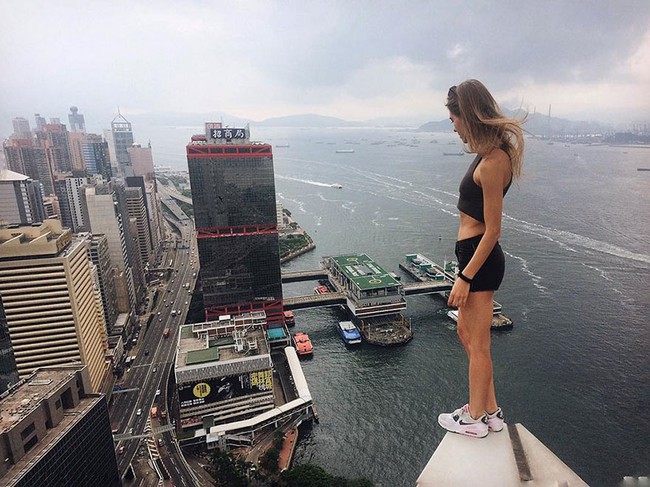 Những pha chụp ảnh thách thức tử thần từ nhà cao tầng của cô gái người Nga - Ảnh 7.