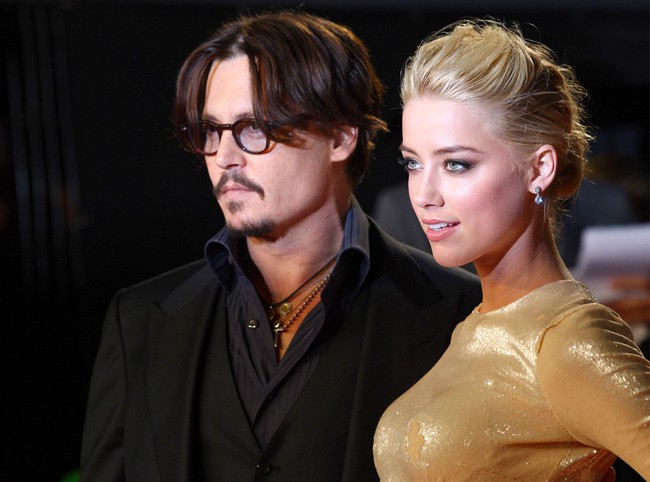 Những thị phi ồn &agrave;o về cuộc h&ocirc;n nh&acirc;n của Johnny Depp - Amber Heard từ trước đến nay - Ảnh 1.