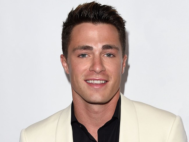 Sau loạt ảnh hôn môi nóng bỏng, tài tử điển trai Colton Haynes công khai là người đồng tính - Ảnh 1.