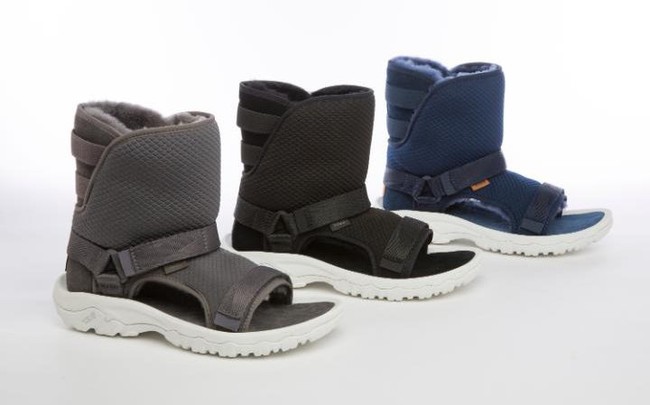 Kh&ocirc;ng li&ecirc;n quan nhưng đ&acirc;y đ&uacute;ng l&agrave; thảm họa sandal xấu nhất thế giới - Ảnh 1.