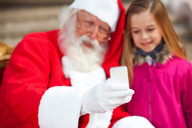 Năm 2016 rồi, &ocirc;ng gi&agrave; Noel thời c&ocirc;ng nghệ l&agrave; phải như thế n&agrave;y - Ảnh 2.