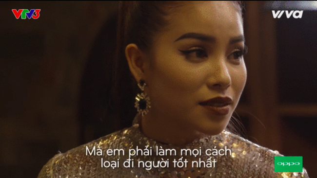 Phạm Hương phản ứng thế n&agrave;o khi trở th&agrave;nh người bị n&eacute;m đ&aacute; nhiều nhất? - Ảnh 2.