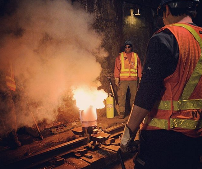Thế giới b&iacute; mật ph&iacute;a sau hệ thống t&agrave;u điện ngầm New York qua 19 bức ảnh - Ảnh 10.