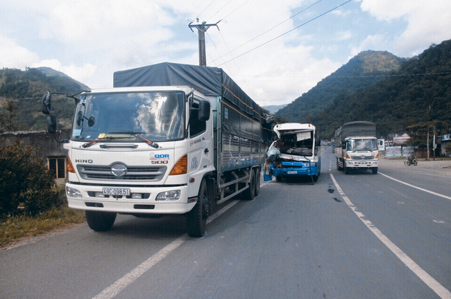 Bất chấp ai là người hùng thì hơn 30 sinh mạng đã được cứu, đó thật sự là điều kỳ diệu hiếm có! - Ảnh 2.