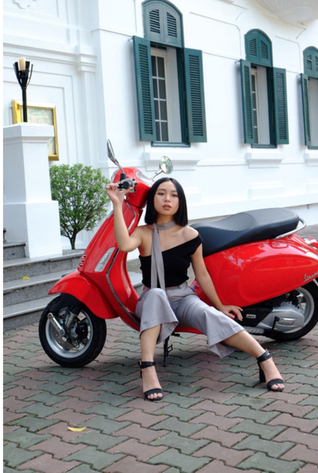 Học lỏm 1001 dáng pose ảnh “chuẩn khỏi chỉnh” của fashionista Việt - Ảnh 3.