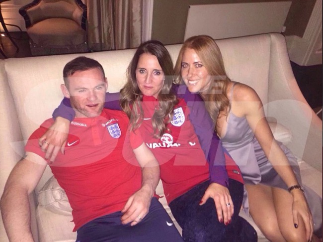 Lộ ảnh Rooney đờ đẫn vì say rượu - Ảnh 2.