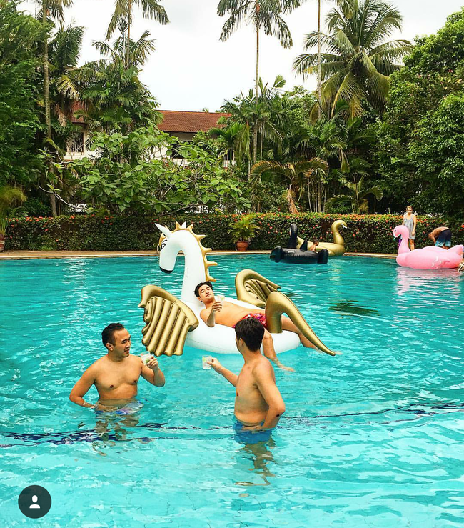 Mặc d&ugrave; đ&atilde; lấy vợ, nhưng thiếu gia gi&agrave;u nhất Indonesia n&agrave;y vẫn khiến c&aacute;c c&ocirc; g&aacute;i ph&aacute;t cuồng  - Ảnh 19.