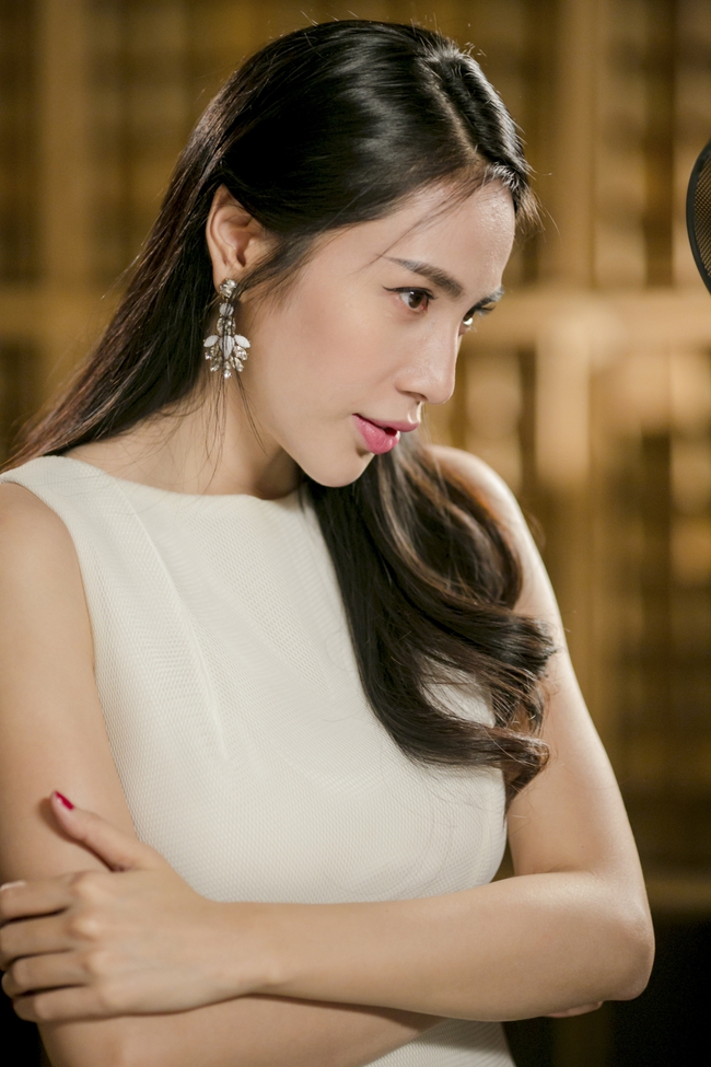 Thủy Ti&ecirc;n đẹp mặn m&agrave;, quyến rũ trong MV nhạc phim - Ảnh 6.