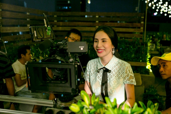 Thủy Tiên tung MV lãng mạn cho nhạc phim do mình sản xuất - Ảnh 8.
