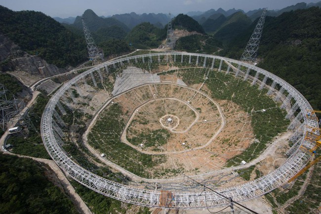 Trung Quốc khánh thành kính viễn vọng săn người ngoài hành tinh lớn nhất thế giới - Ảnh 4.