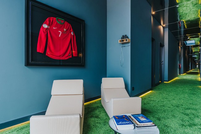 Chi&ecirc;m ngưỡng kh&aacute;ch sạn tuyệt đẹp do Ronaldo vung tiền đầu tư - Ảnh 4.