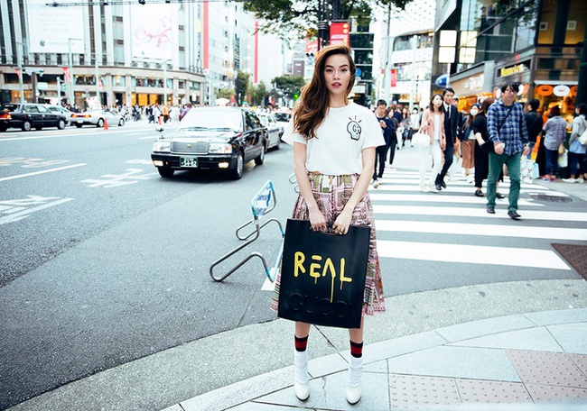 Hà Hồ mặc street style đẹp như thế này thì ngán gì ngôi sao quốc tế nào - Ảnh 1.