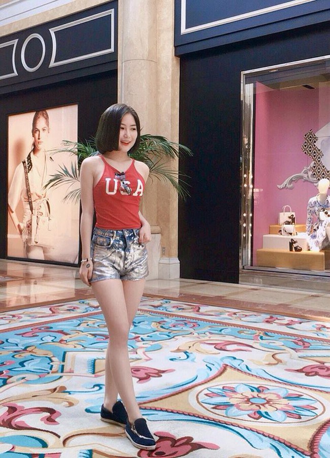 Phạm Hương diện váy xinh như công chúa trong street style tuần qua - Ảnh 11.