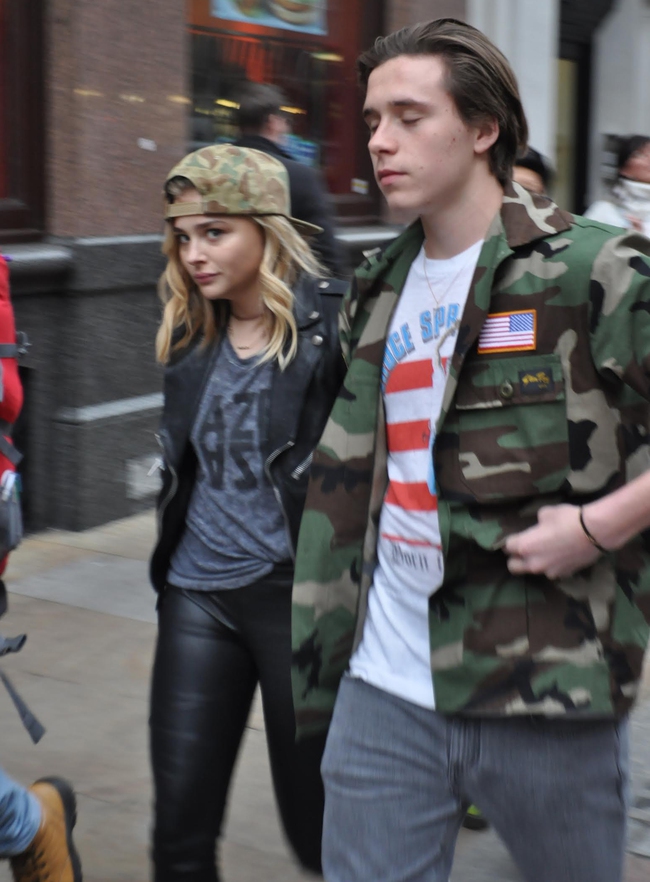 Chloe Grace Moretz ch&iacute;nh thức x&aacute;c nhận hẹn h&ograve; Brooklyn Beckham - Ảnh 3.