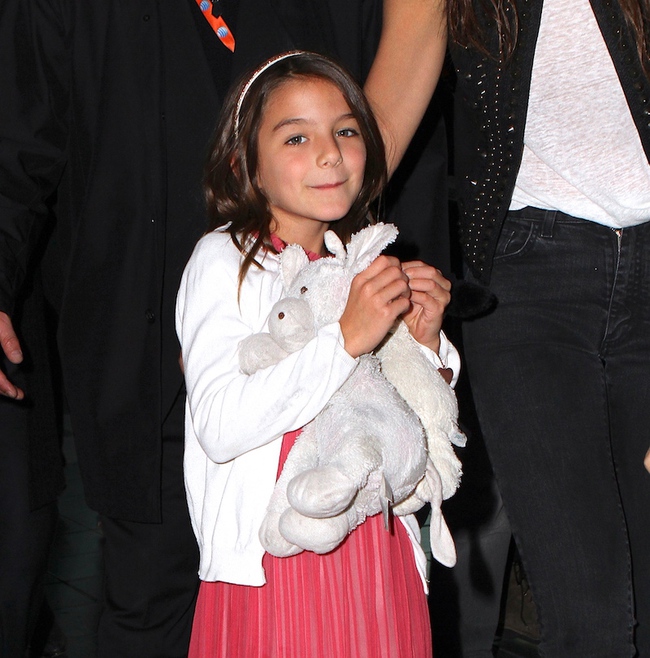 Suri Cruise - Thiên thần nhí một thời ngày càng luộm thuộm và mất vẻ đáng yêu - Ảnh 35.