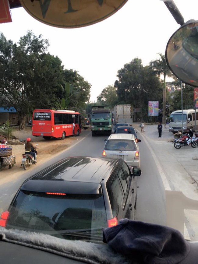 Tuy&ecirc;n Quang: Hai vợ chồng đi xe m&aacute;y ngược chiều bị &ocirc; t&ocirc; đ&acirc;m tử vong - Ảnh 6.
