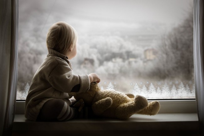 Ngắm nhìn những em bé mùa đông đáng yêu giữa bầu trời tuyết rơi - Ảnh 5.