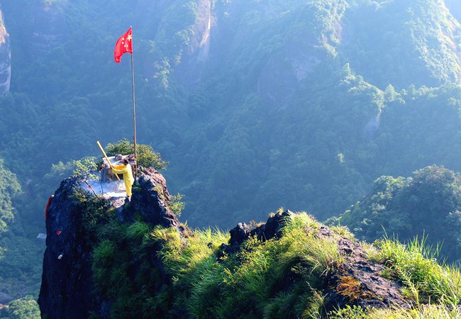 Tìm thấy một Người Nhện đời thực chuyên leo trèo quanh vách núi ở Trung Quốc - Ảnh 5.