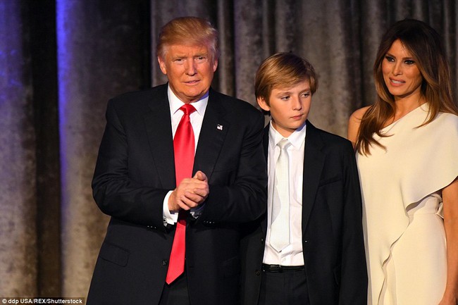 Chùm ảnh: Donald Trump cùng gia đình xuất hiện lần đầu tiên với tư cách Tổng Thống Mỹ - Ảnh 21.
