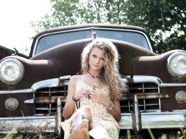 Taylor Swift - Từ c&ocirc;ng ch&uacute;a nhạc đồng qu&ecirc; đ&aacute;ng mến đến nữ ho&agrave;ng thị phi vạn người gh&eacute;t - Ảnh 1.