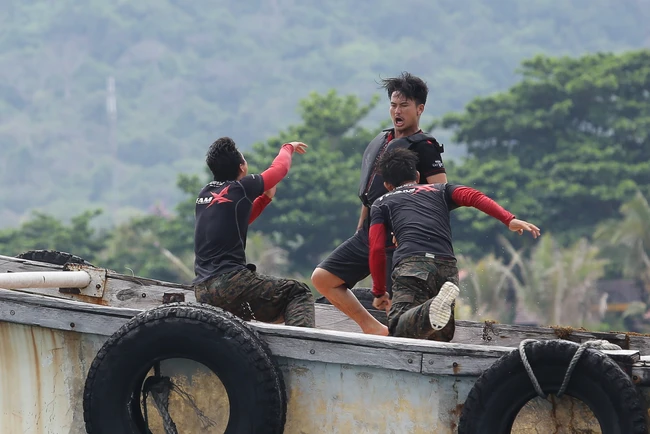 Ph&aacute;i mạnh Việt: D&agrave;n trai đẹp ướt &aacute;t trong thử th&aacute;ch đẫm nước - Ảnh 7.