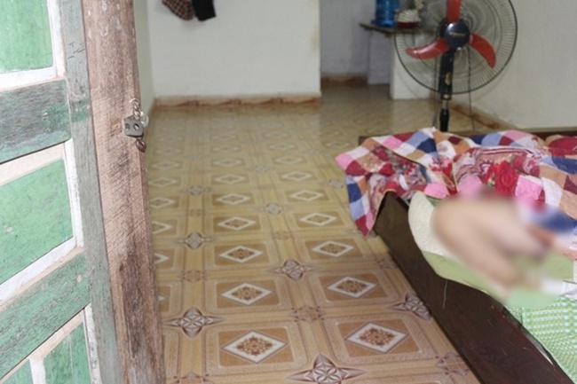 Ph&aacute;t hiện c&ocirc; g&aacute;i khỏa th&acirc;n tử vong với v&ograve;ng d&acirc;y th&eacute;p quấn cổ - Ảnh 1.