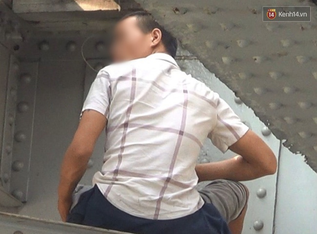 H&agrave; Nội: H&atilde;i h&ugrave;ng cảnh những con nghiện ti&ecirc;m ch&iacute;ch giữa ban ng&agrave;y ở cầu Long Bi&ecirc;n - Ảnh 5.