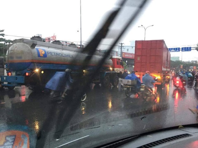 Đ&agrave; Nẵng: Tai nạn nghi&ecirc;m trọng người phụ nữ bị cuốn v&agrave;o gầm xe bồn - Ảnh 2.