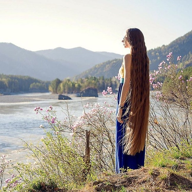 Chiêm ngưỡng mái tóc dài tuyệt đẹp của công chúa Rapunzel đời thực - Ảnh 4.